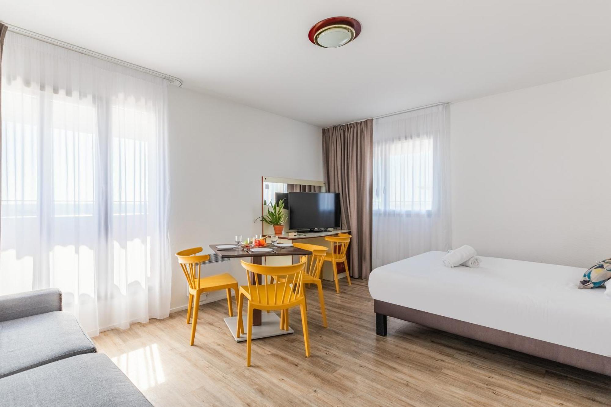 อัปปาร์ตซิตี้ บลัว Aparthotel บลัวส์ ภายนอก รูปภาพ
